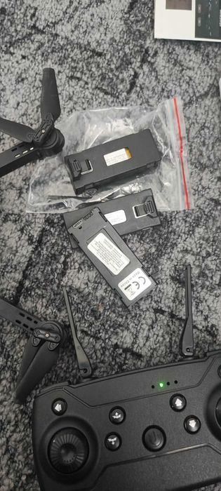 Dronă cu camera ...