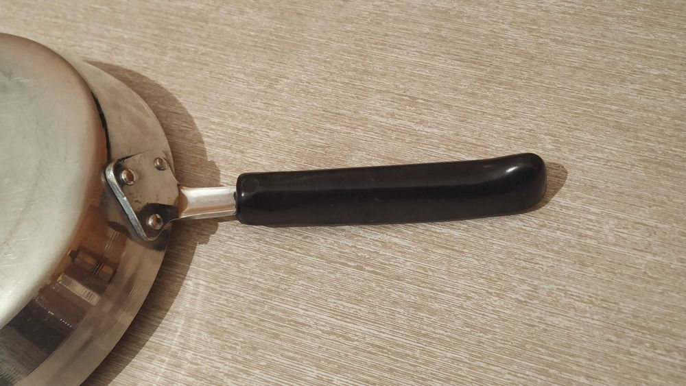 Стар алуминиев тиган от Соца