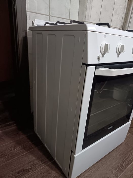 Продаю газ плиту Beko