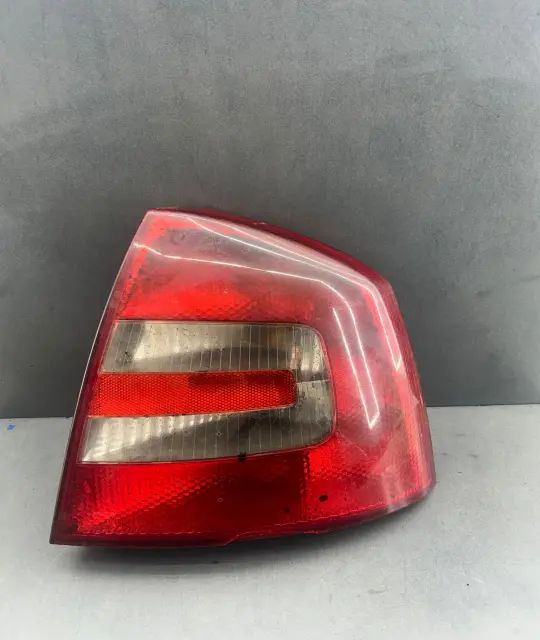 Lampa / Tripla stop dreapta pe aripa ZSB1Z5945096A ZSB1Z5945096A Skoda
