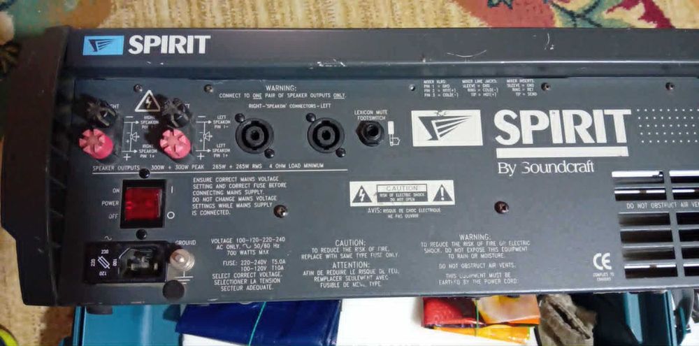 Vând mixer activ 2x300W, 10 canale marca Soundcraft Spirit