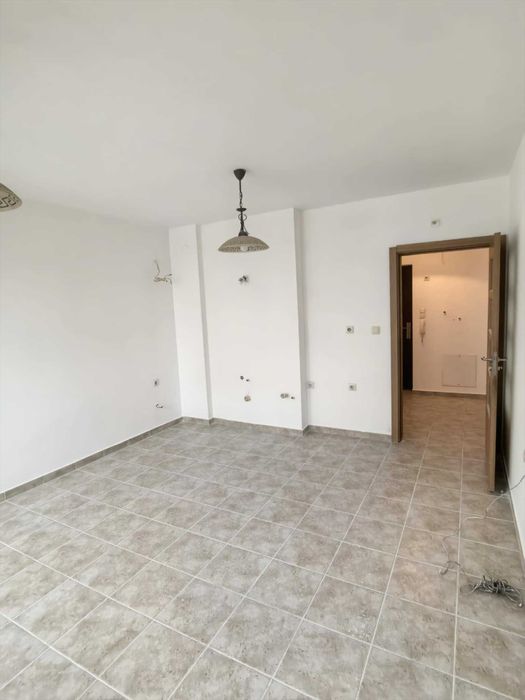 Продава се Двустаен апартамент в Плевен, Идеален център - 54 кв.м за 2019 €/кв.м - Снимка #2