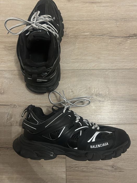Balenciaga track