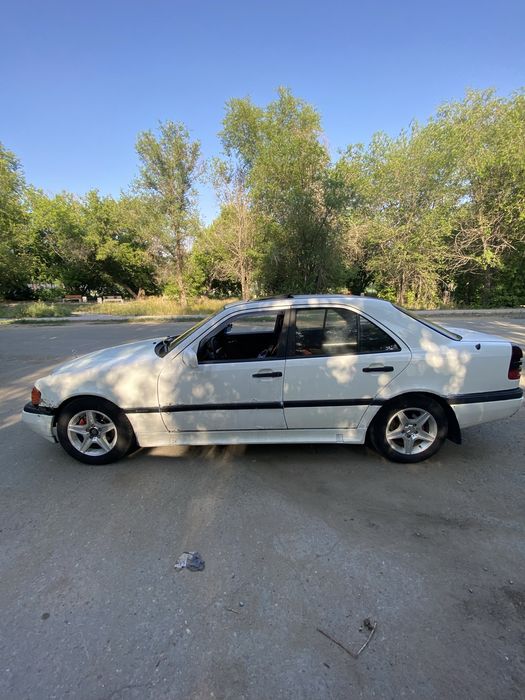 Mercedes-Benz w202 c200