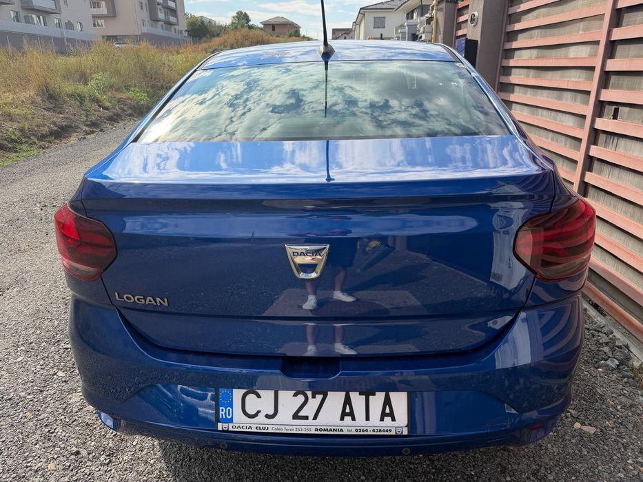Persoana fizica vand dacia logan 3