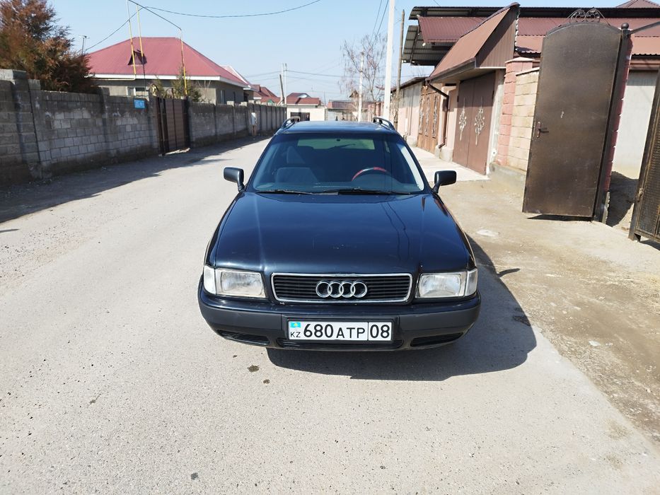 Автомобиль  ауди б 4