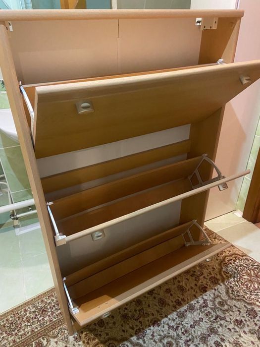 Продаю срочно обувницу