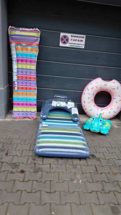 Надува Еми принадлежности.