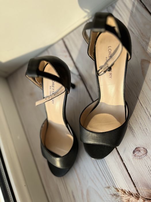 Продам кожаные босоножки