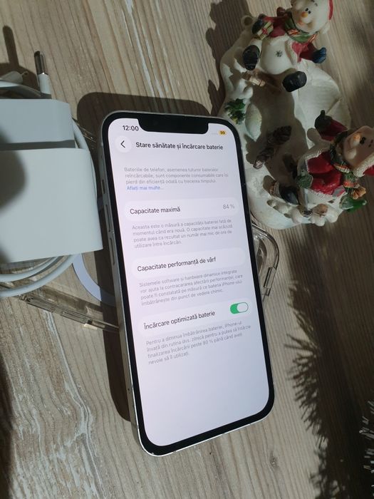 Vând iPhone 13 - White- liber de rețea - impecabil