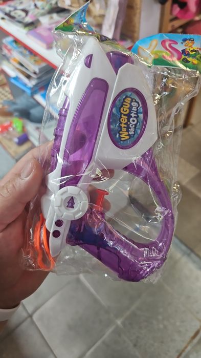 Водные пистолеты