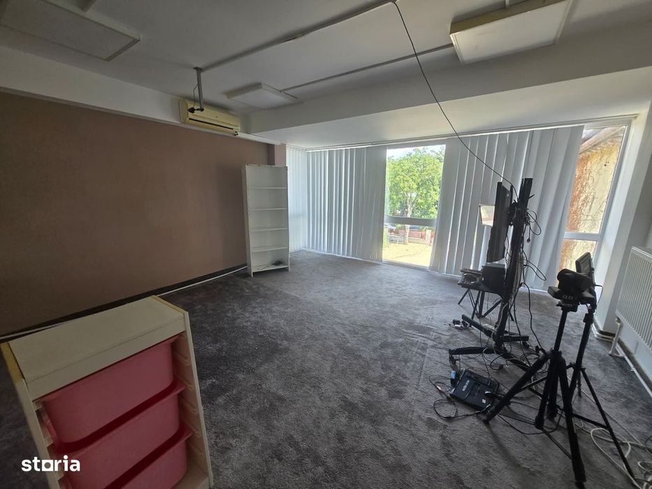 Casa individuala 3 nivele, 12 camere, 6 bai, 10 parcare, Lipovei