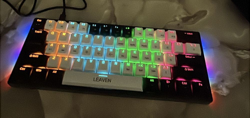 Продам клавиатура и коврик