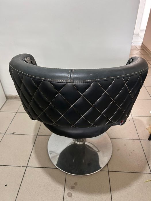 Продам парикмахерские кресла
