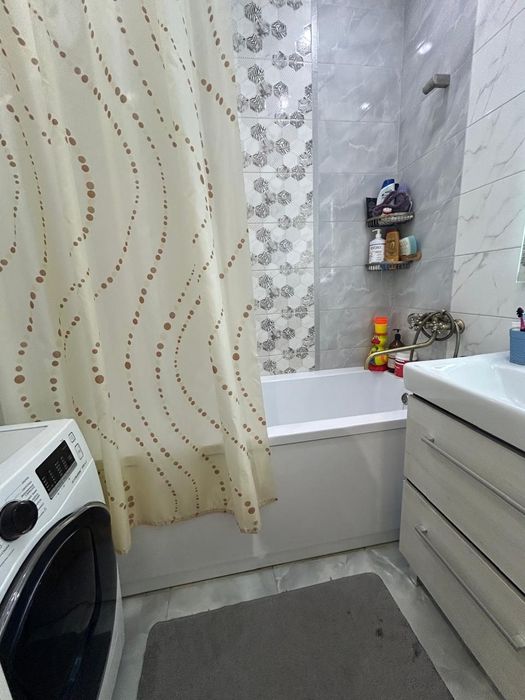 3- комнатная " сталинка" с ремонтом