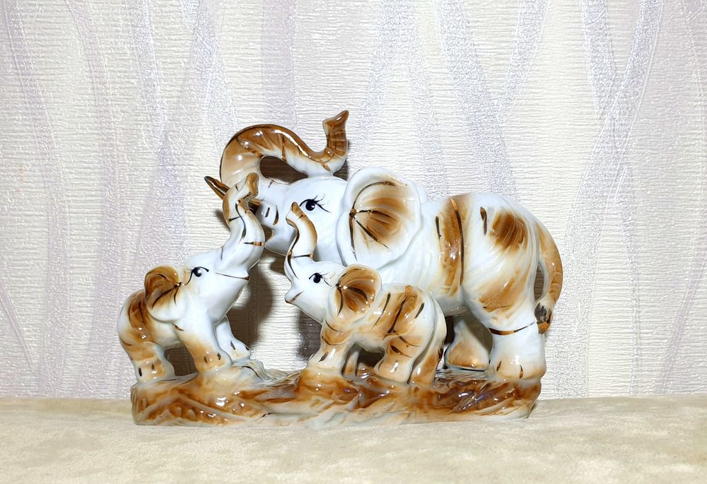Статуэтка фарфор Слоны