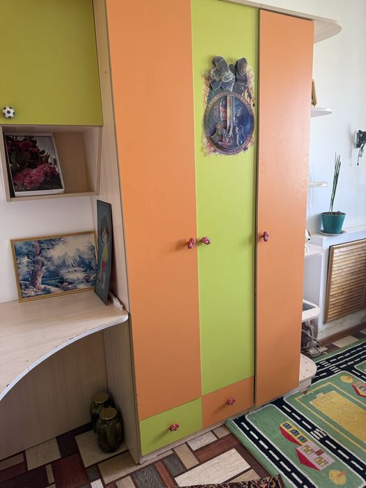 Продам кровать и шкаф в детскую