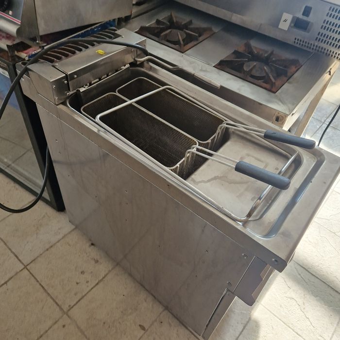 Friteuza 1,2 cuve, curent sau gaz, de putere, frigider inox