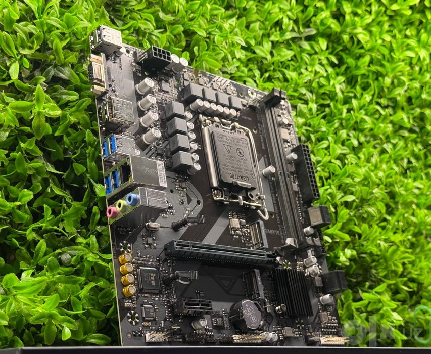 Gigabyte B760M-E + i3 14100