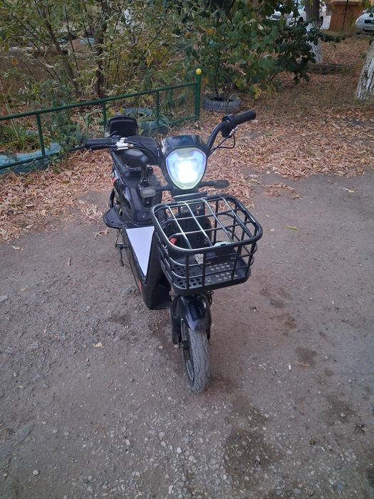 Продам клетки для птиц.смлтрите дальше