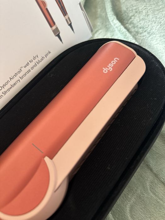 Dyson airstrait limited edition