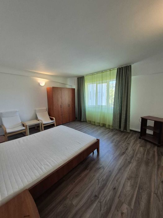 Inchiriez apartament cu 4 camere, Brasov, zona centrala