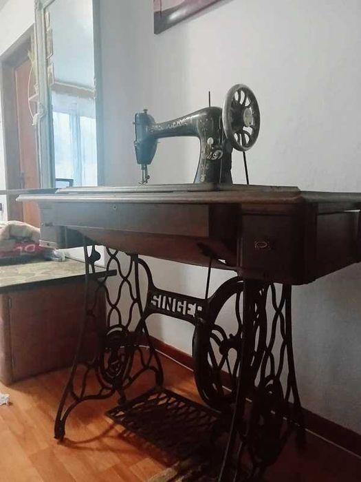 Masina de cusut Singer