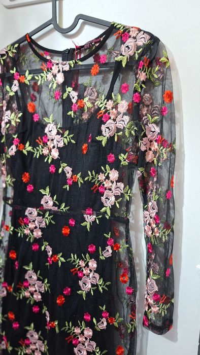 Ликвидация. Missi London  с флорална бродерия и прозрачни ръкави