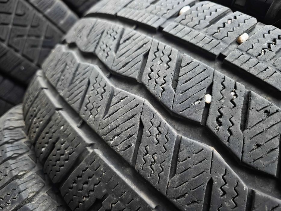 2бр Зимни гуми за бус 235 65 16 С - Hankook