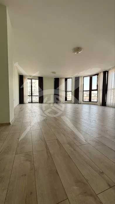 Продава се Многостаен апартамент в Пловдив, Кършияка - 192 кв.м за 1563 €/кв.м - Снимка #3