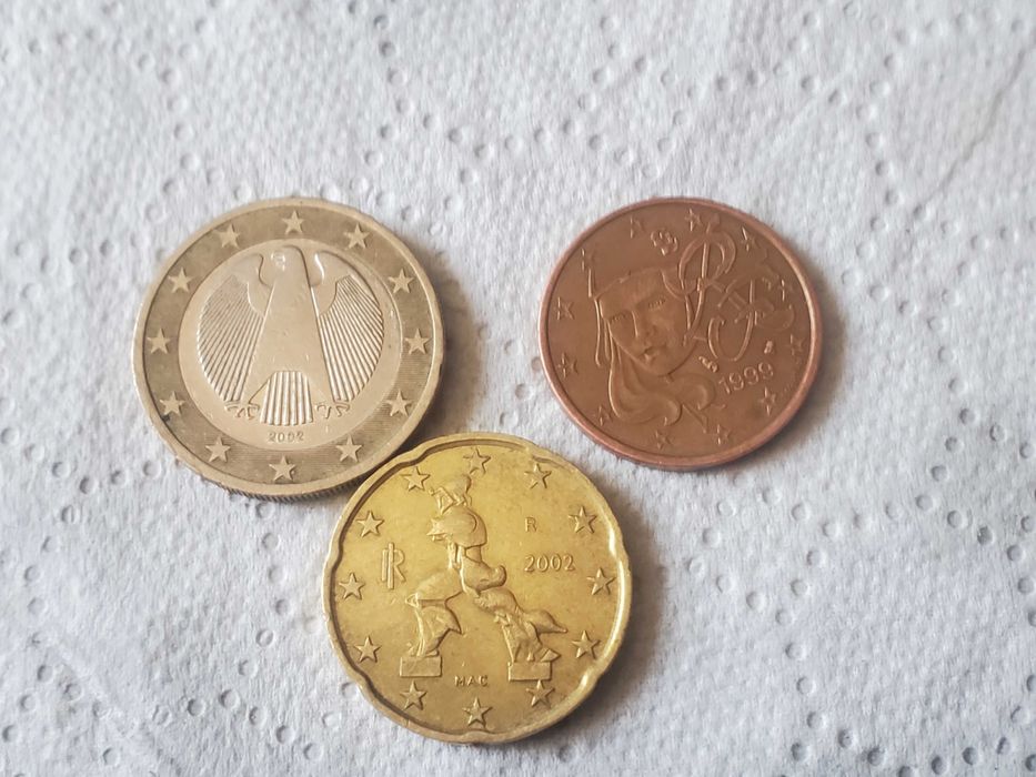 Vând monede de 1 euro 2002,moneda de 5centi 1999