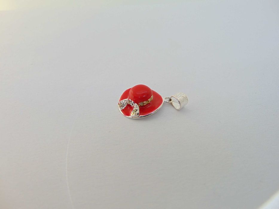 Pandantiv palarie din argint cu email