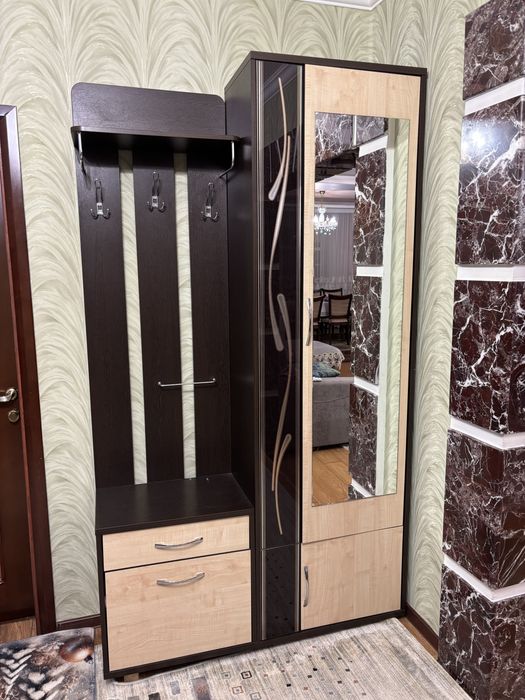 Прихожая с зеркалом