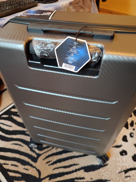 Чисто нов КУФАР С КОЛЕЛЦА NASA, ултра лек, поликарбонат, размер S