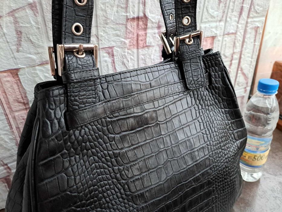 дамска чанта,черна кожена чанта-естествена кожа тип крокоди