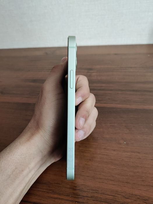 Продам Iphone 12