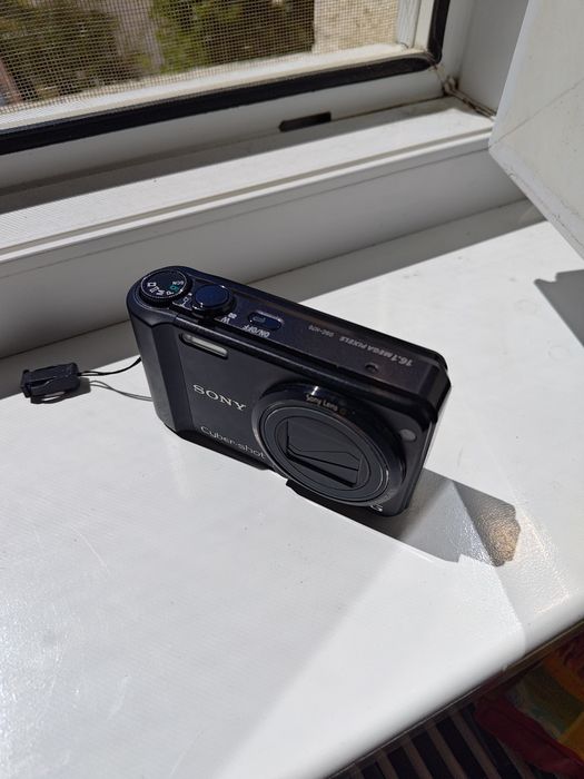 Sony DSC-H70 16.1 mp 10x zoom optic