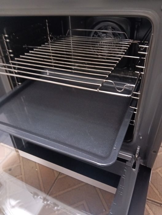 Свободно стояща печка с керамичен плот Gram  с 2 години Гаранция!