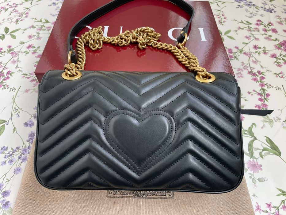 Оригинална Чанта Gucci Marmont Черна Шеврон Кожа Beloved Гучи Златно Gold GG Лого и Синджир
