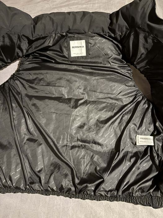 vestă neagră tip puffer de la Bershka Talia S