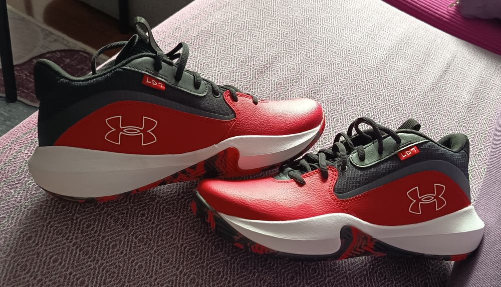 Adidași under armour