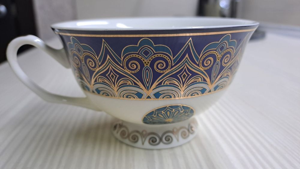 Фарфоровый чайный сервиз