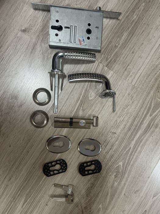 Продам врезной замок