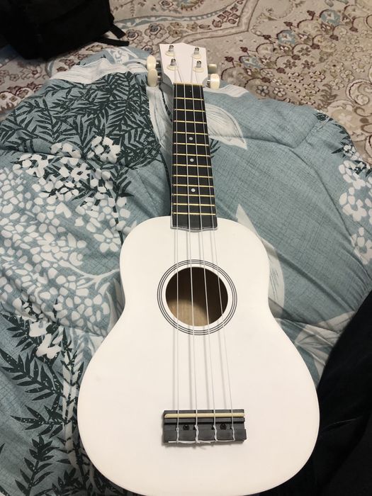 Укулеле продам новый