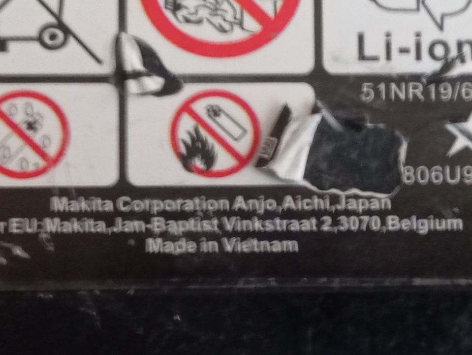 De vinzare acumulator Makita 18 V , 6 Ah.
