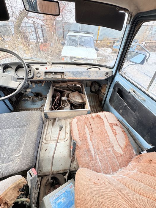 ретро автомобиль barkas b1000