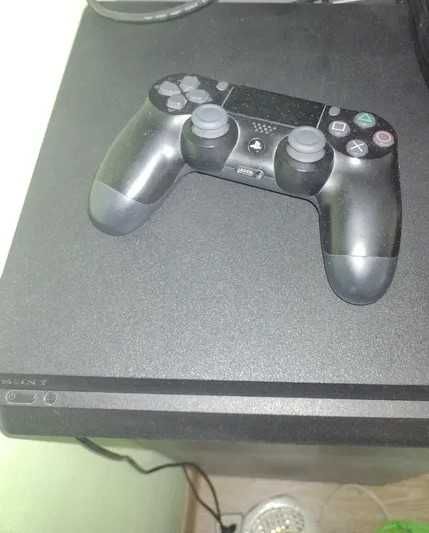 Playstation 4 + джойстик, 1 TB