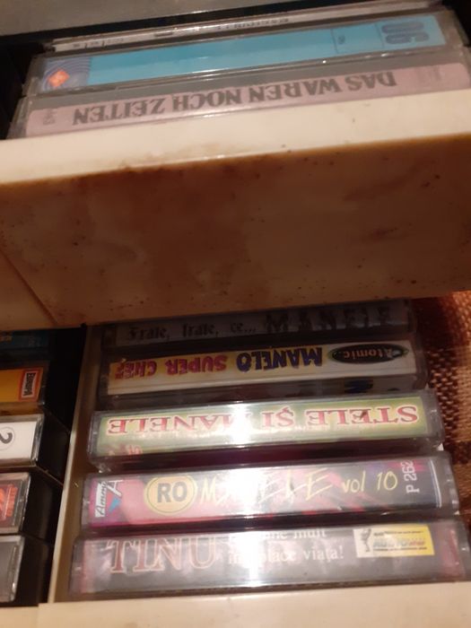 Vînd casete audio.înregistrate.
