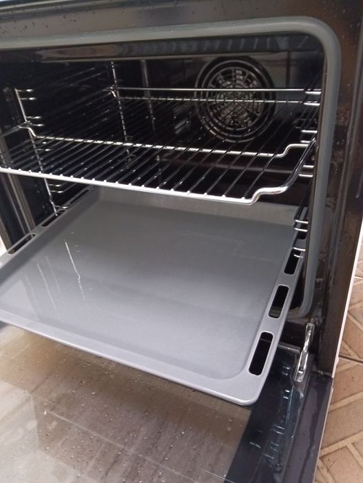 Свободно стояща печка с керамичен плот Бош Bosch с 2 години гаранция!