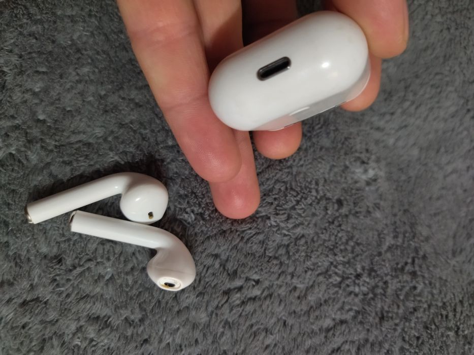 Айрподс с кейсом продам